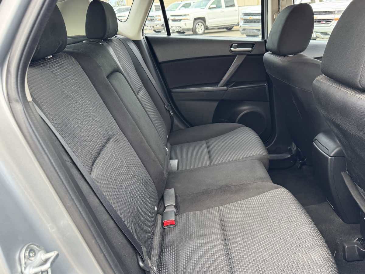 Used 2013 MAZDA MAZDA3 i Touring image 15