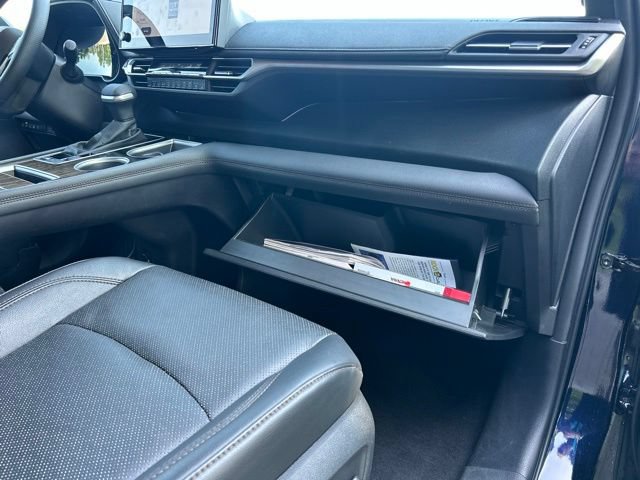 Used 2025 Toyota Sienna Platinum AWD/4WD image 29