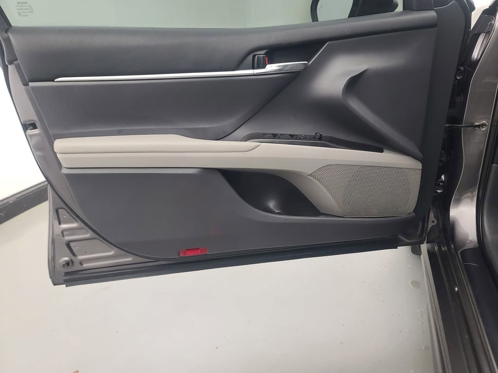 Used 2022 Toyota Camry SE w/ Cold Weather Package image 22