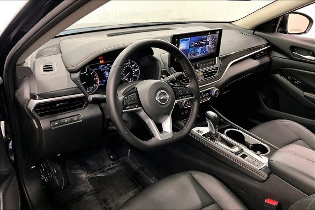 Used 2025 Nissan Altima 2.5 SR w/ SR Premium Package AWD/4WD image 16