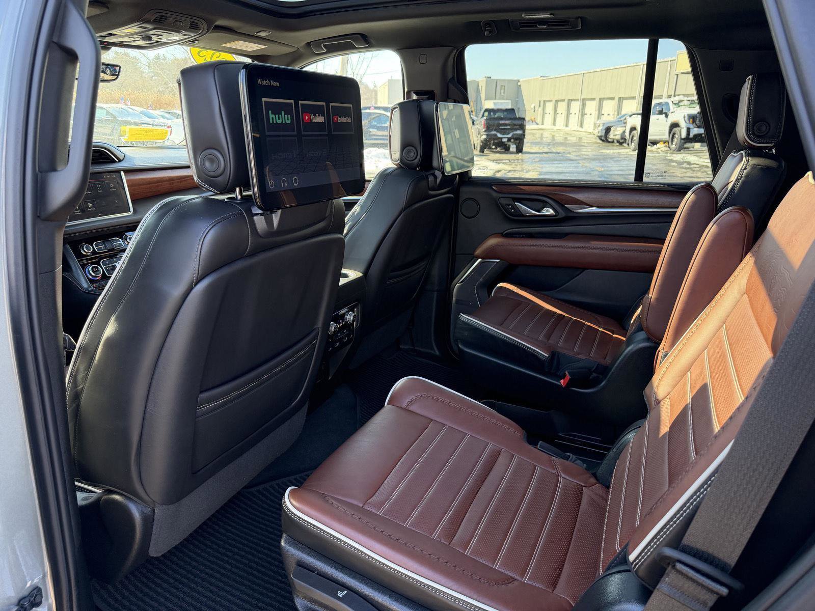 Used 2023 GMC Yukon Denali Ultimate image 16