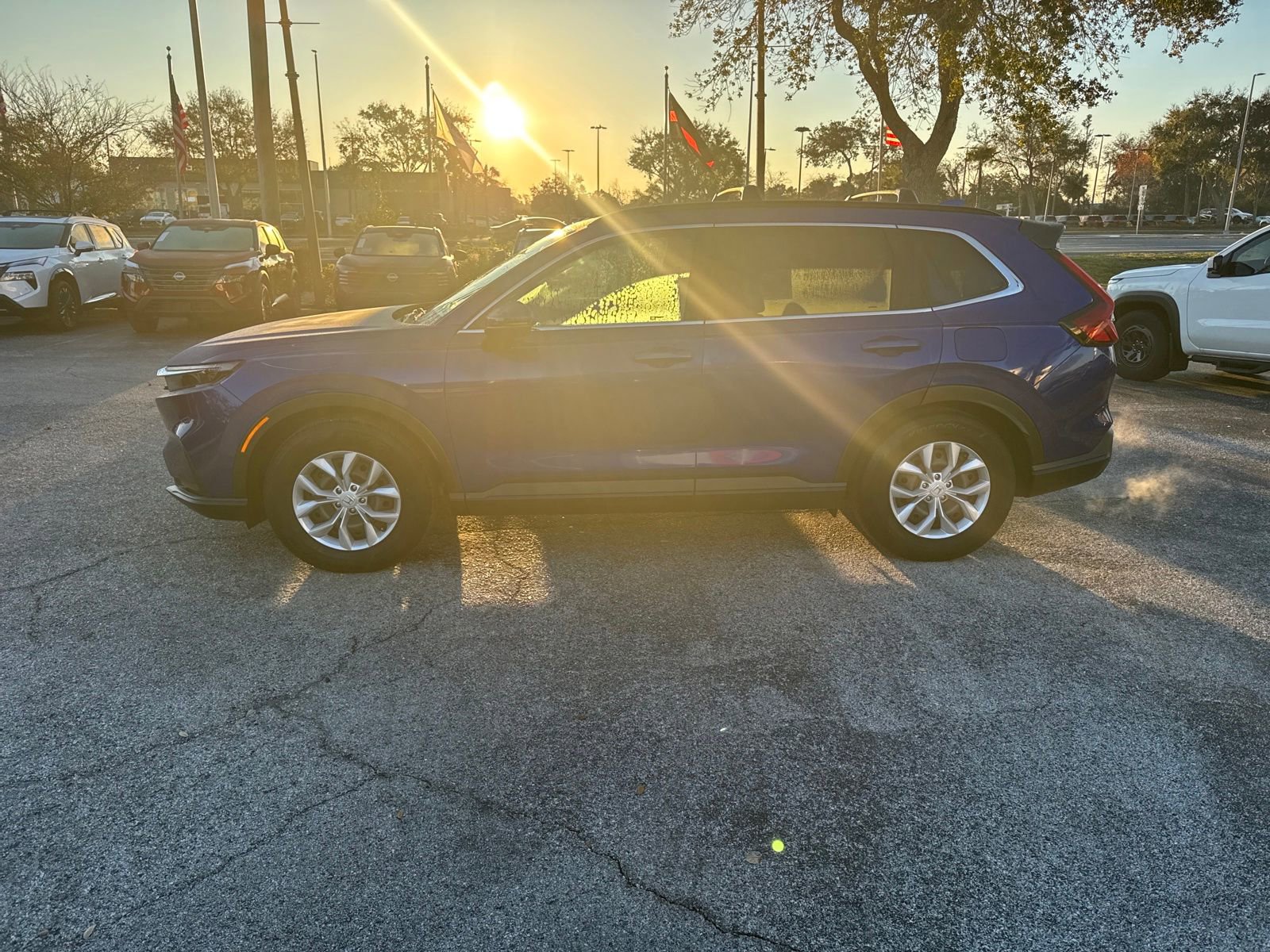 Used 2025 Honda CR-V LX image 9