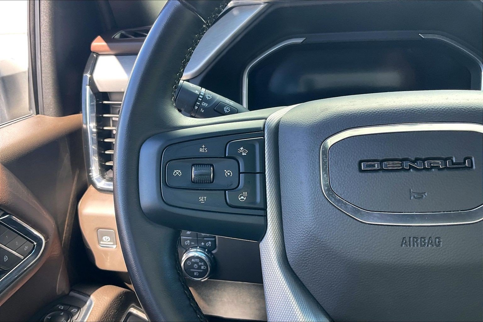 Used 2024 GMC Sierra 2500 Denali w/ Denali Reserve Package AWD/4WD image 23