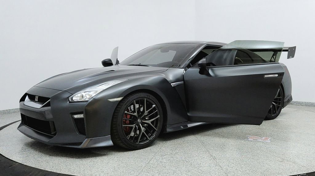 Used 2019 Nissan GT-R AWD/4WD image 9