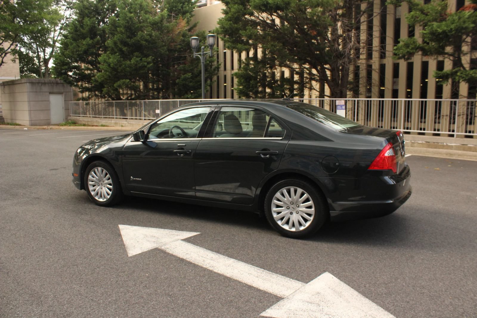 Used 2010 Ford Fusion Hybrid FWD image 9