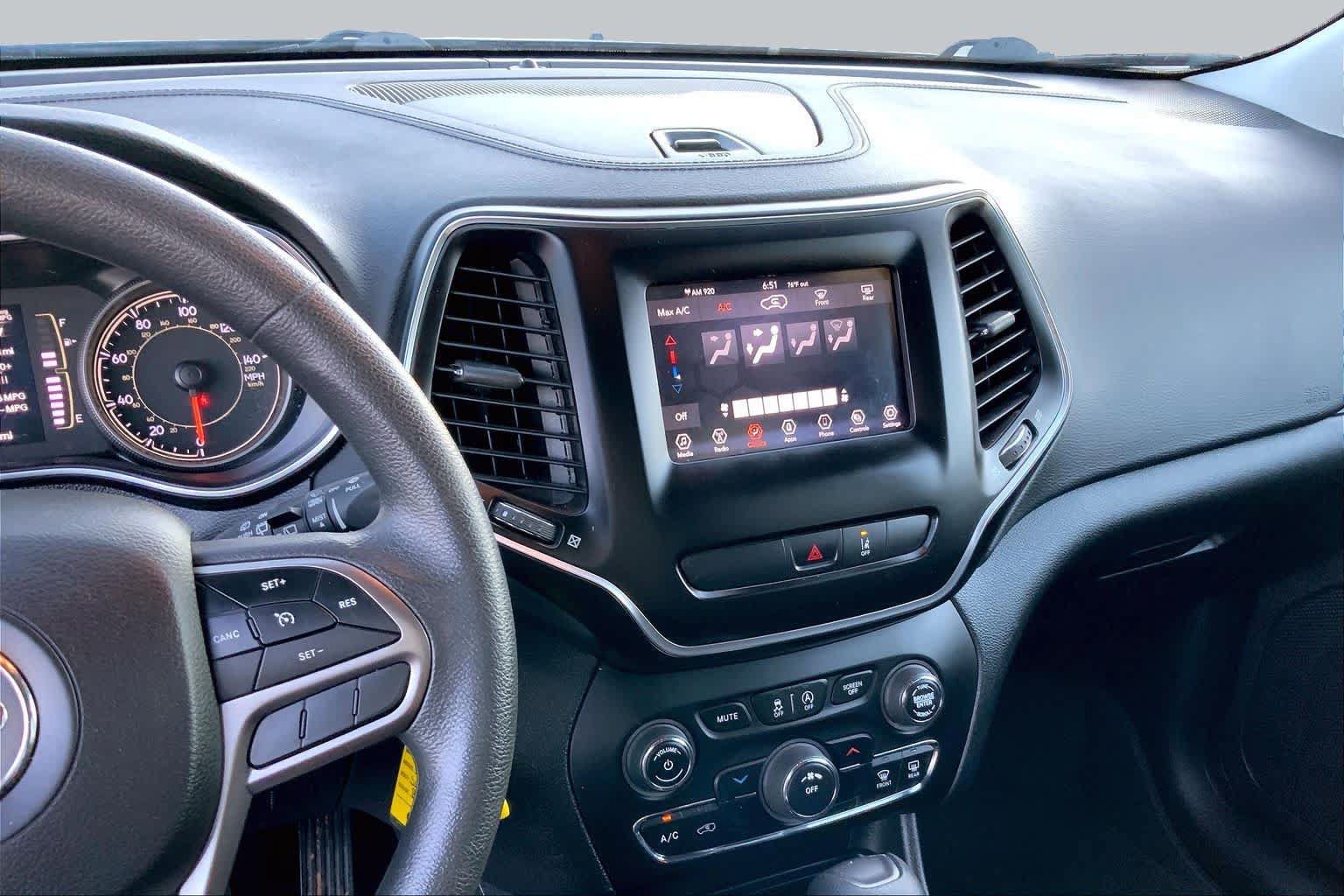Used 2021 Jeep Cherokee Latitude FWD image 6