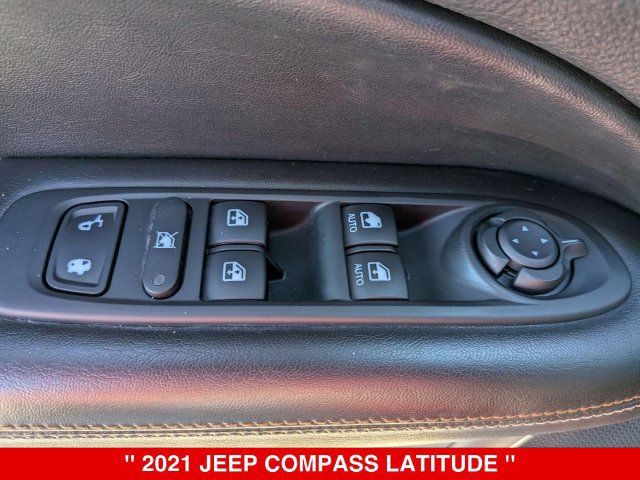 Used 2021 Jeep Compass Latitude w/ Convenience Group AWD/4WD image 13