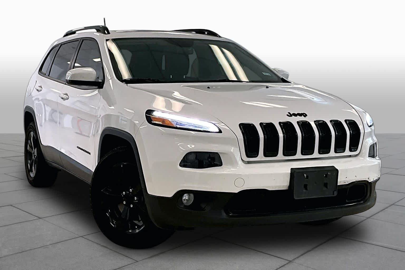 Used 2018 Jeep Cherokee Limited w/ Luxury Group AWD/4WD image 2