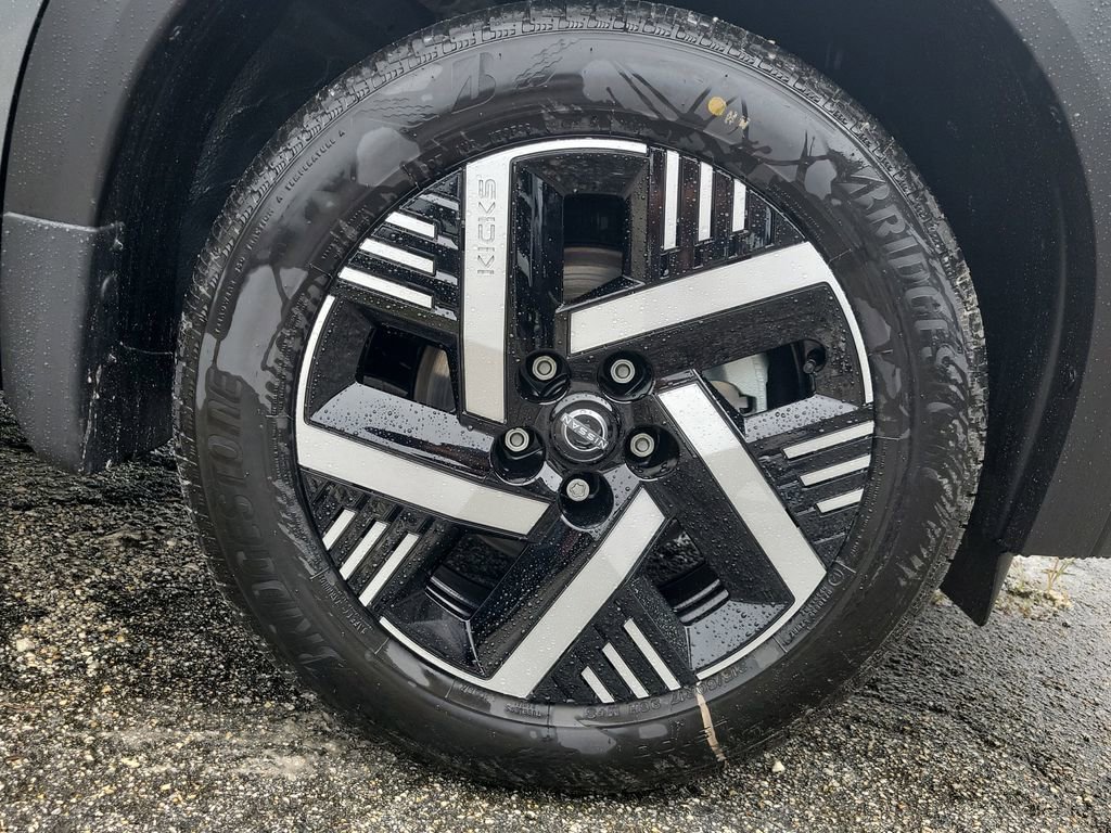New 2026 Nissan Kicks SV image 9