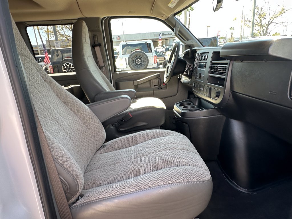 Used 2025 Chevrolet Express 3500 LT w/ LT Preferred Equipment Group RWD image 16