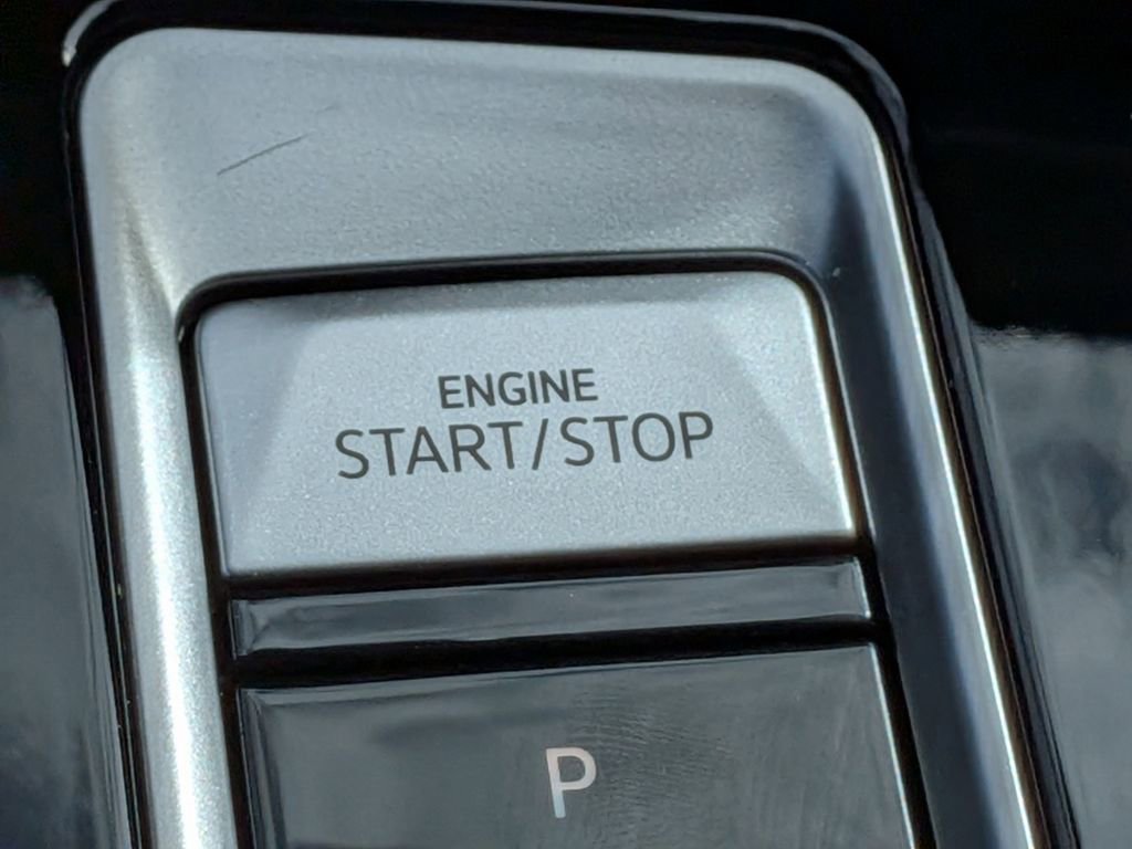 Used 2025 Volkswagen Atlas SE image 34