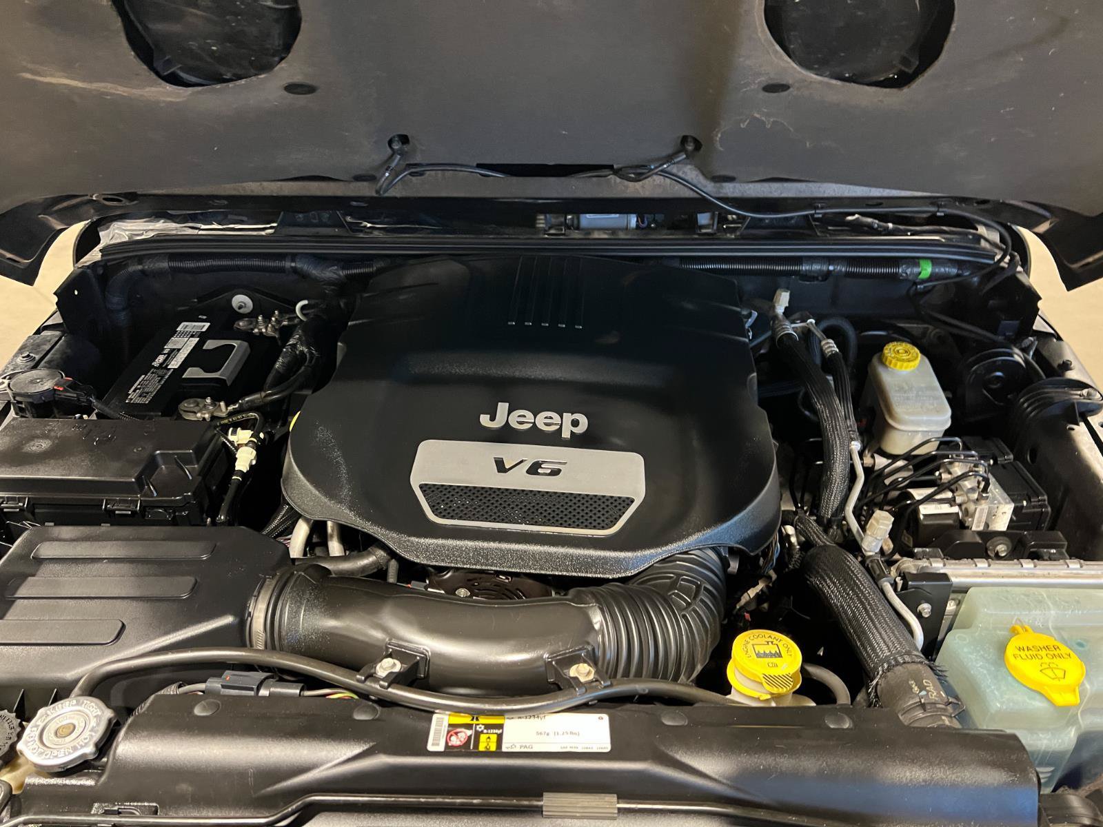 Used 2015 Jeep Wrangler Unlimited Sahara AWD/4WD image 39