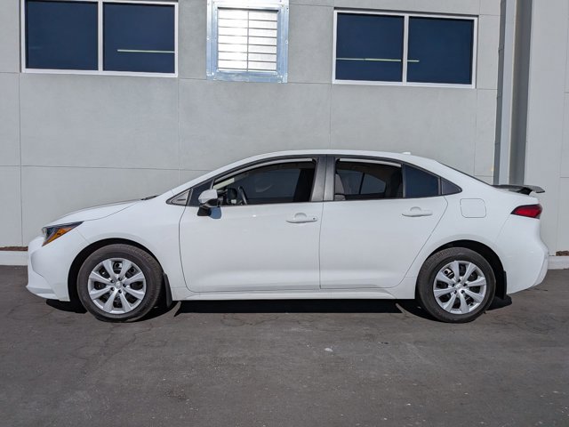 Used 2025 Toyota Corolla LE FWD image 2