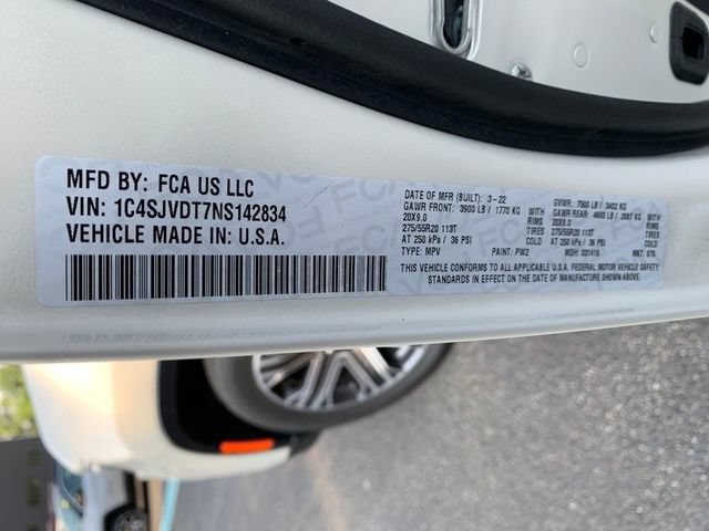 Certified 2022 Jeep Wagoneer Series III w/ Rear Seat Video Group 1 AWD/4WD image 24