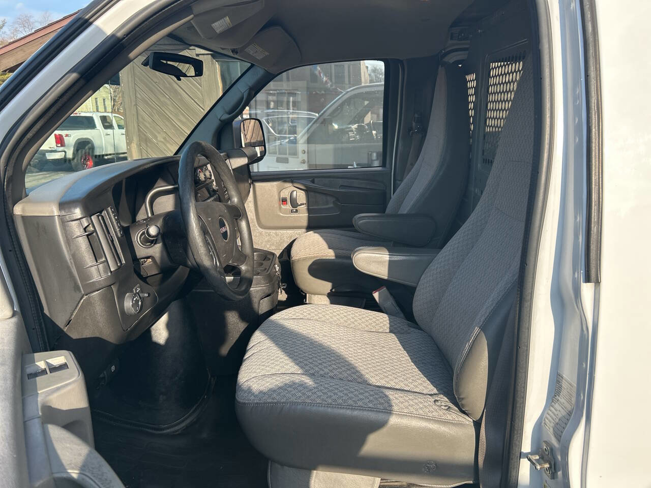 Used 2015 GMC Savana 2500 RWD image 11