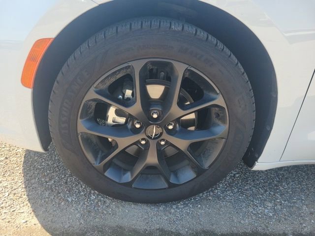 Used 2025 Chrysler Pacifica Limited image 26