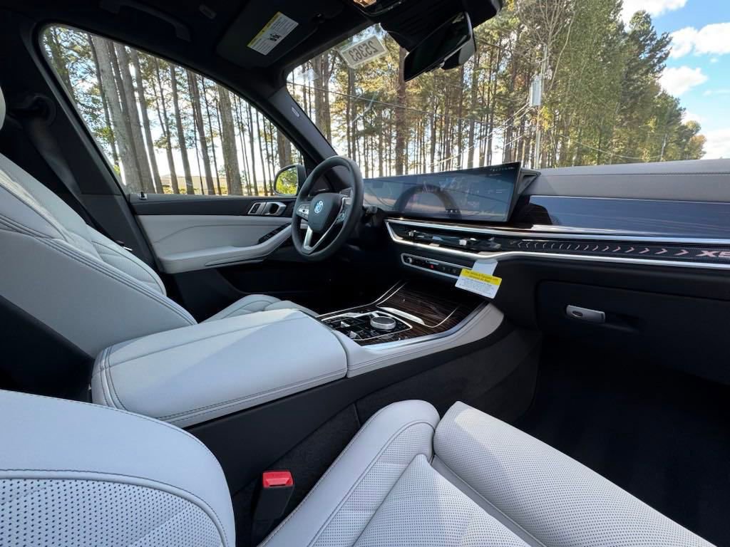 Used 2025 BMW X5 xDrive50e w/ Premium Package image 19