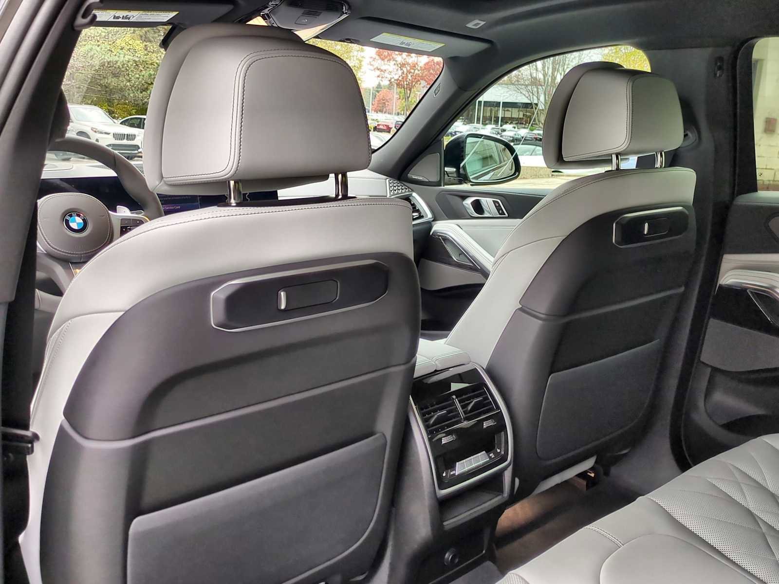 New 2026 BMW X6 xDrive40i w/ Climate Comfort Package image 18