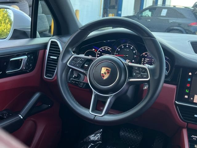 Used 2022 Porsche Cayenne AWD/4WD image 17