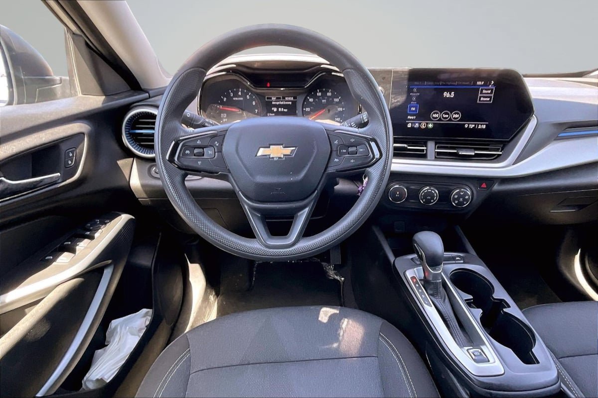 Used 2025 Chevrolet Trax LS FWD image 5