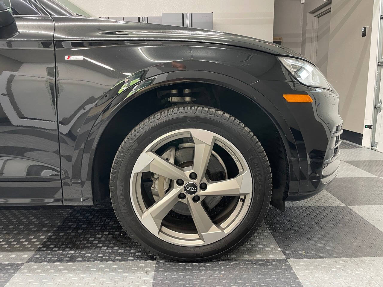Used 2020 Audi Q5 2.0T Titanium Premium Plus w/ Premium Plus Package AWD/4WD image 10
