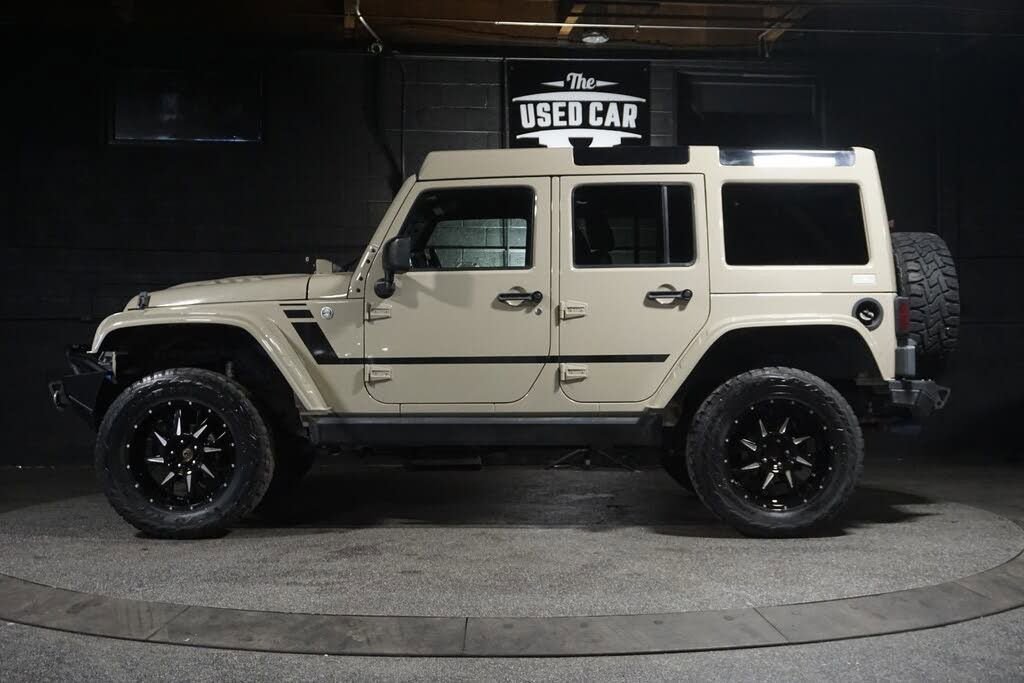 Used 2018 Jeep Wrangler Unlimited Rubicon w/ Connectivity Group image 2