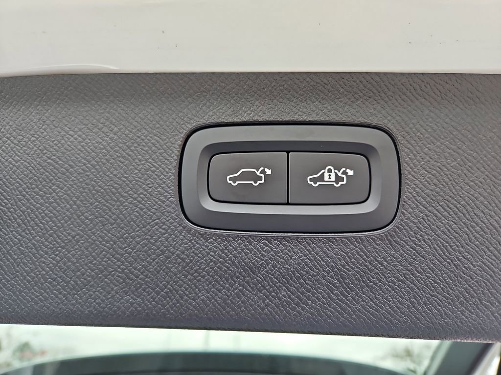 Used 2022 Volvo XC90 T5 Momentum image 35