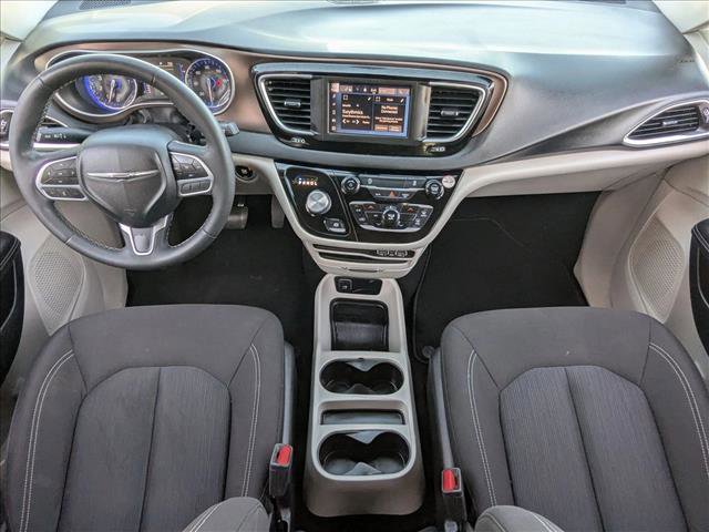 Used 2022 Chrysler Voyager LX image 16