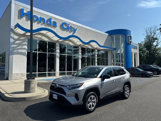 Used 2023 Toyota RAV4 LE AWD/4WD video 2
