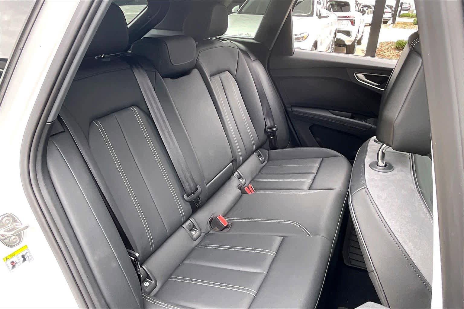Used 2024 Audi Q4 e-tron Prestige AWD/4WD image 20