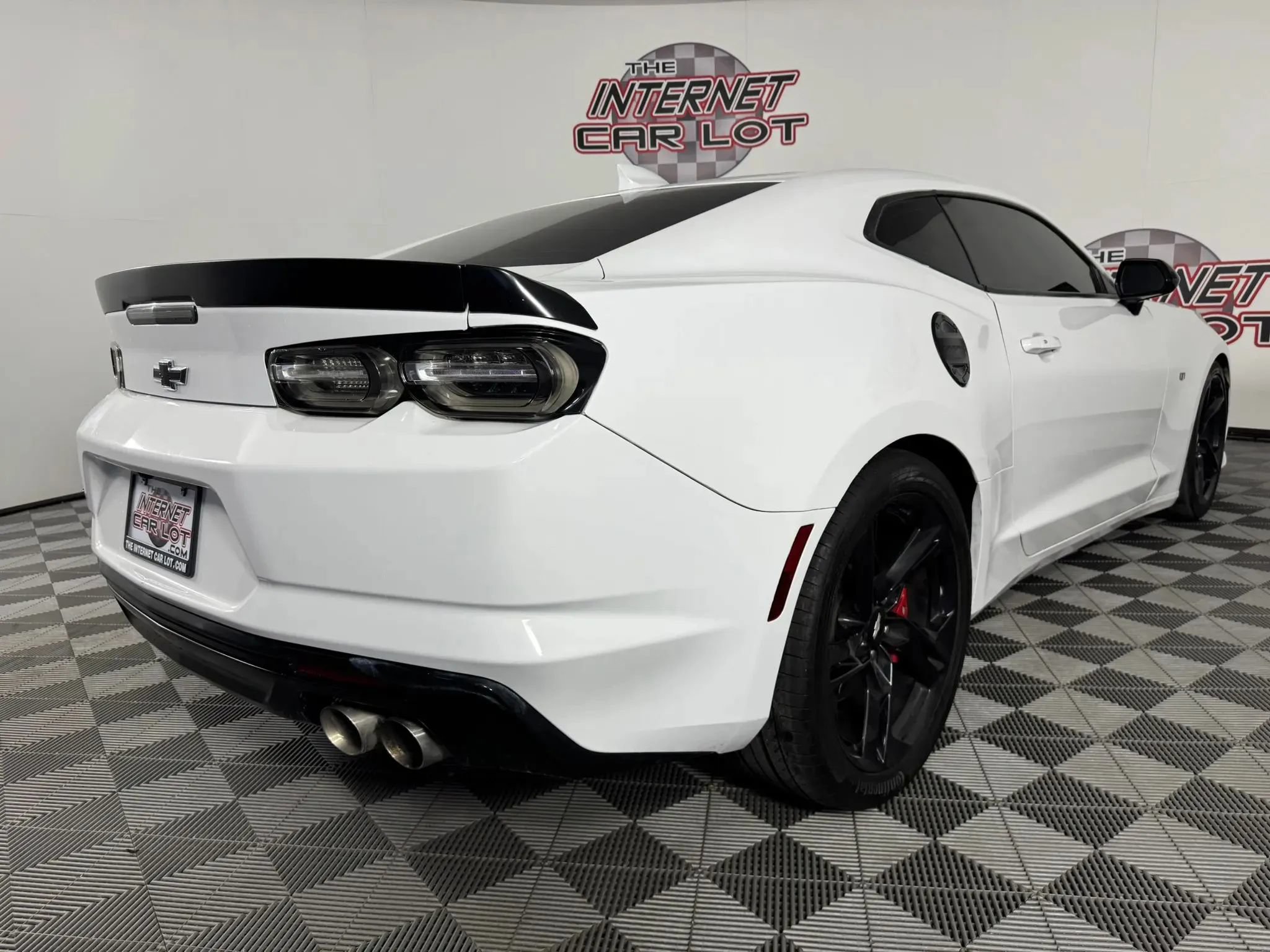 Used 2022 Chevrolet Camaro SS RWD image 25