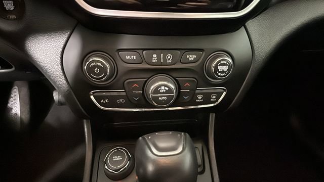 Used 2020 Jeep Cherokee Limited AWD/4WD image 23