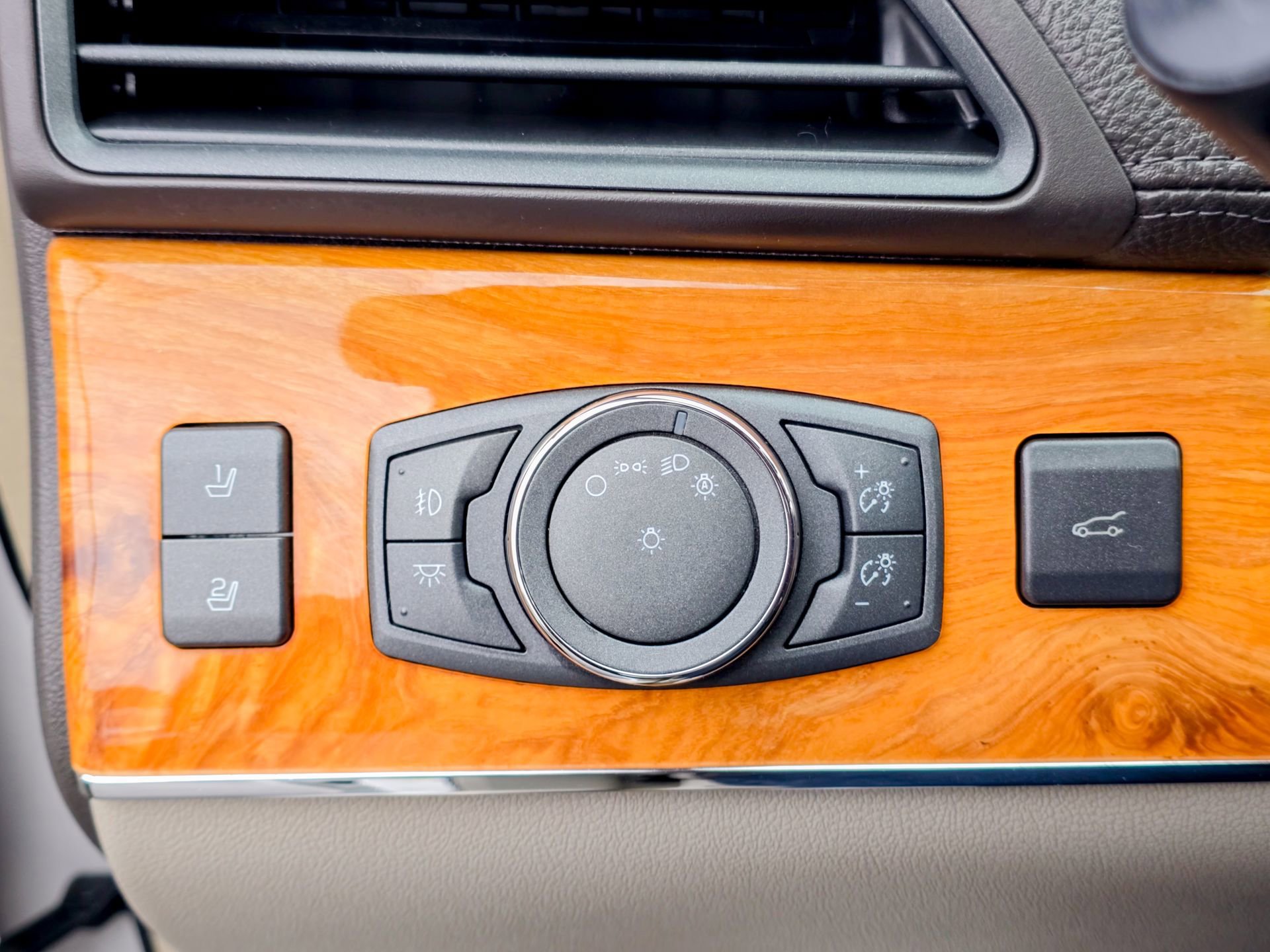 Used 2015 Lincoln MKX FWD w/ Equipment Group 102A image 39