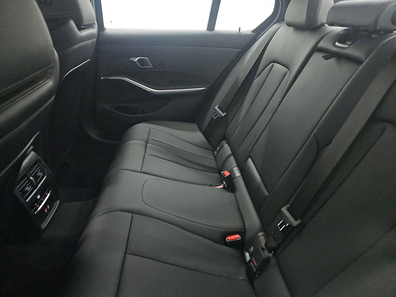 Used 2025 BMW 330i Sedan image 13