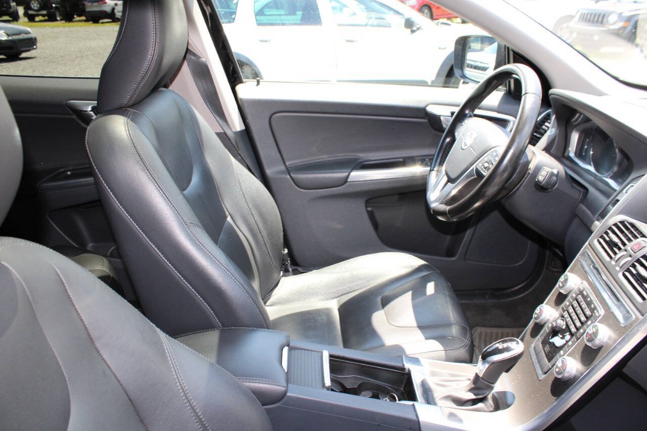 Used 2016 Volvo XC60 T5 Premier AWD/4WD image 11
