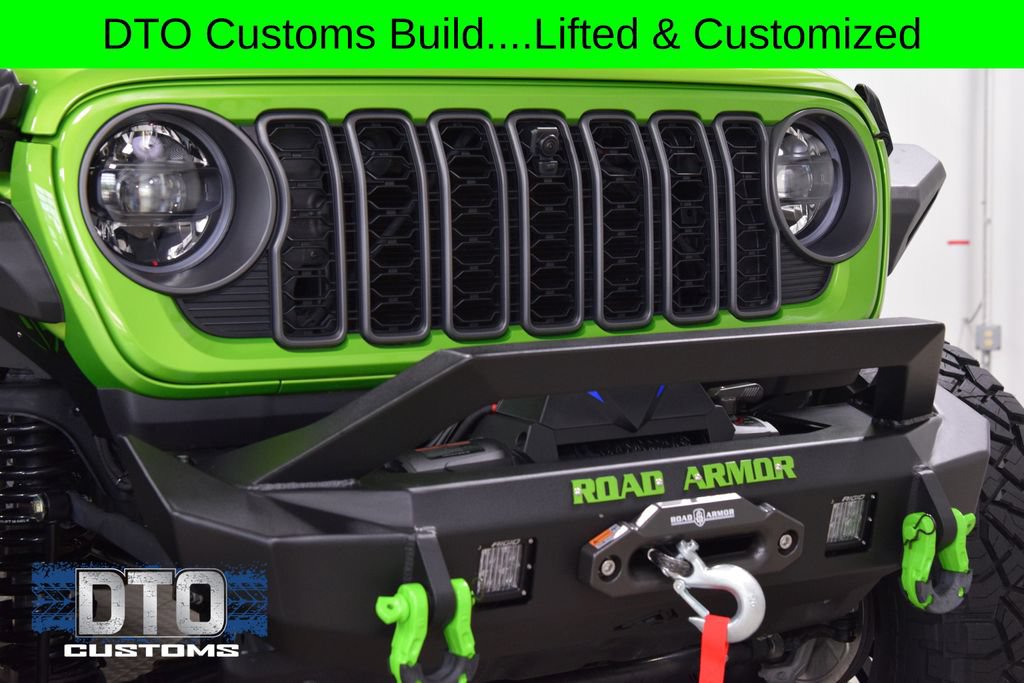 Used 2025 Jeep Gladiator Rubicon w/ Safety Group AWD/4WD image 11