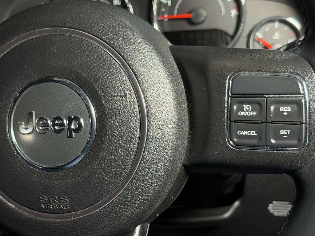 Used 2015 Jeep Wrangler Rubicon w/ Power Convenience Group AWD/4WD image 24
