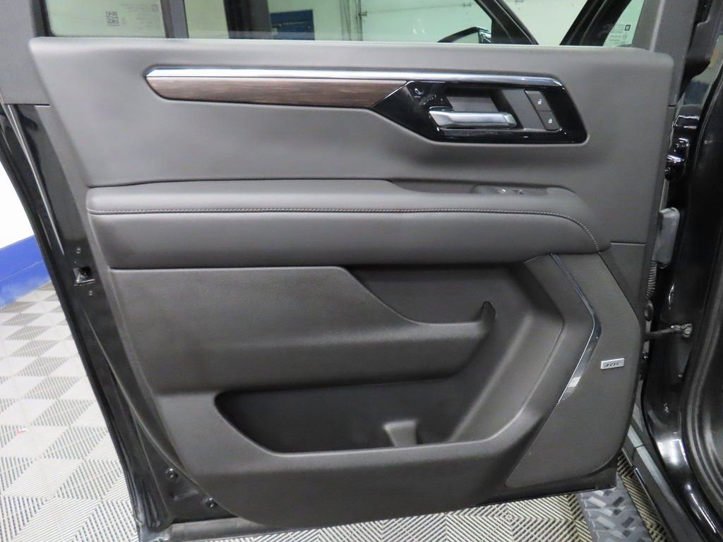 Used 2025 Chevrolet Suburban Z71 w/ Z71 Off-Road Package AWD/4WD image 66