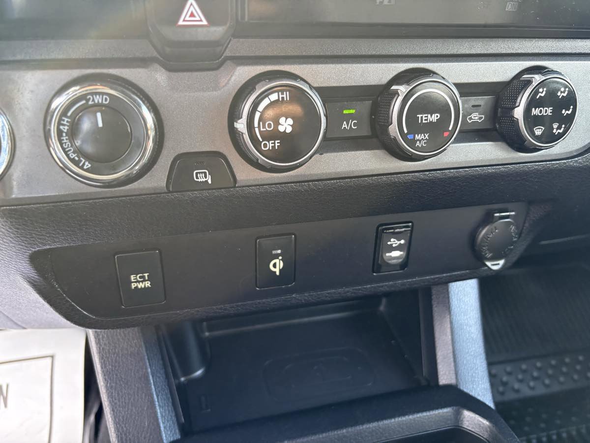 Used 2017 Toyota Tacoma TRD Sport image 33