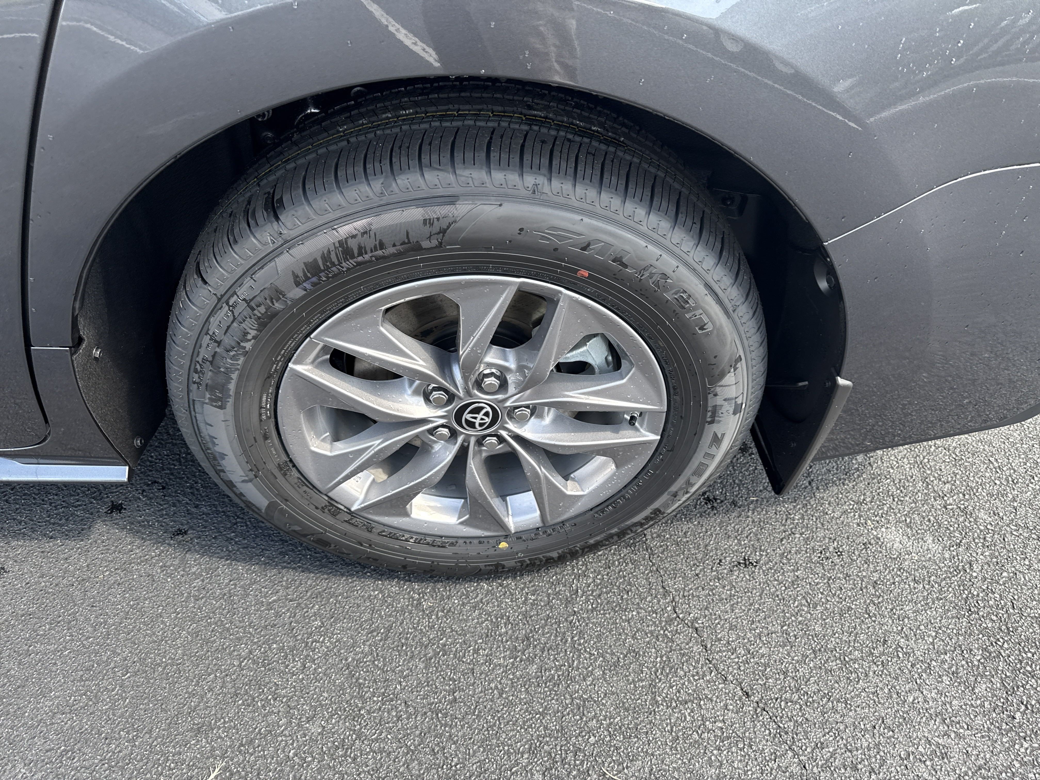 New 2025 Toyota Sienna XLE w/ XLE Plus Package FWD image 12