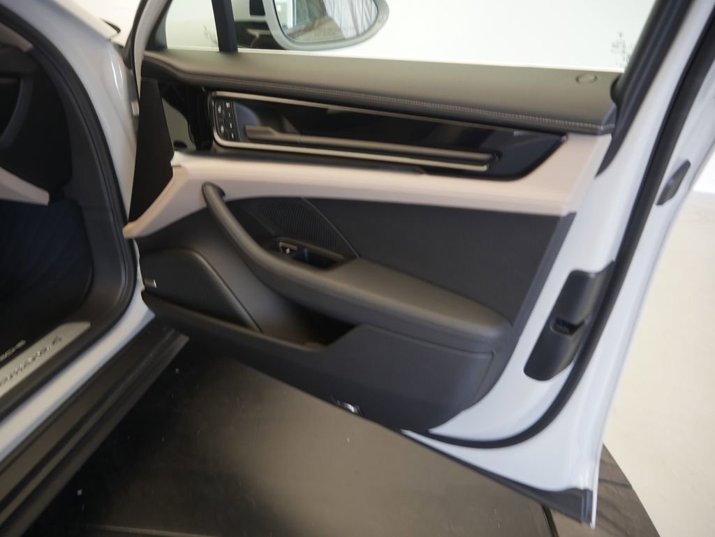 Certified 2025 Porsche Panamera 4 AWD/4WD image 21
