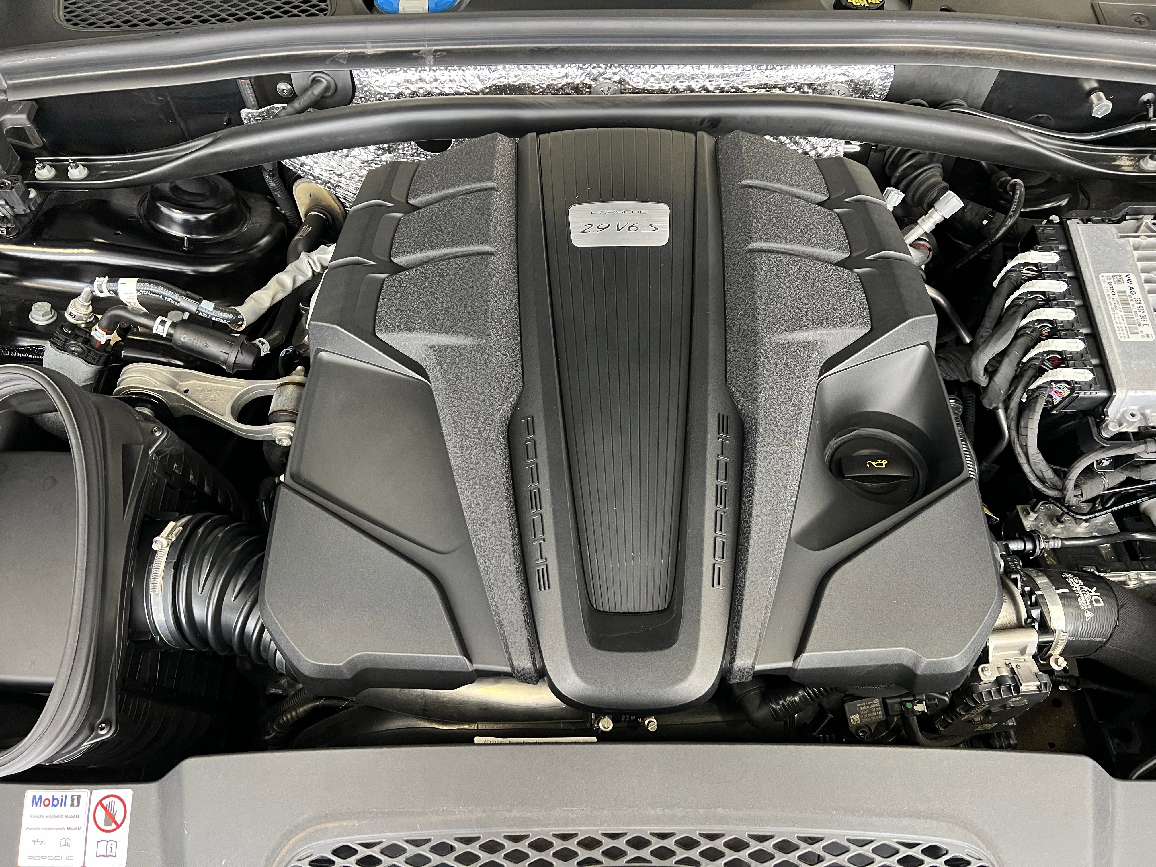 Certified 2023 Porsche Macan S image 27