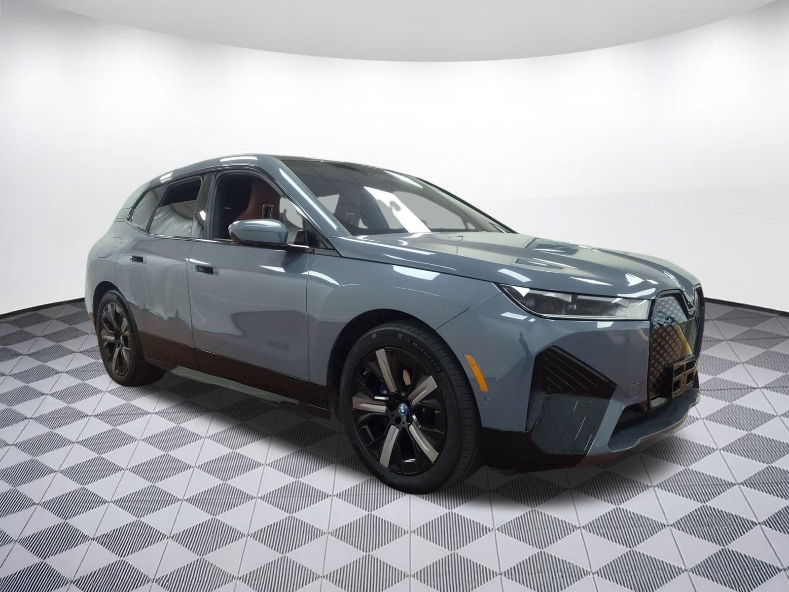 Used 2023 BMW iX xDrive50 w/ Ultimate Package 2 image 6