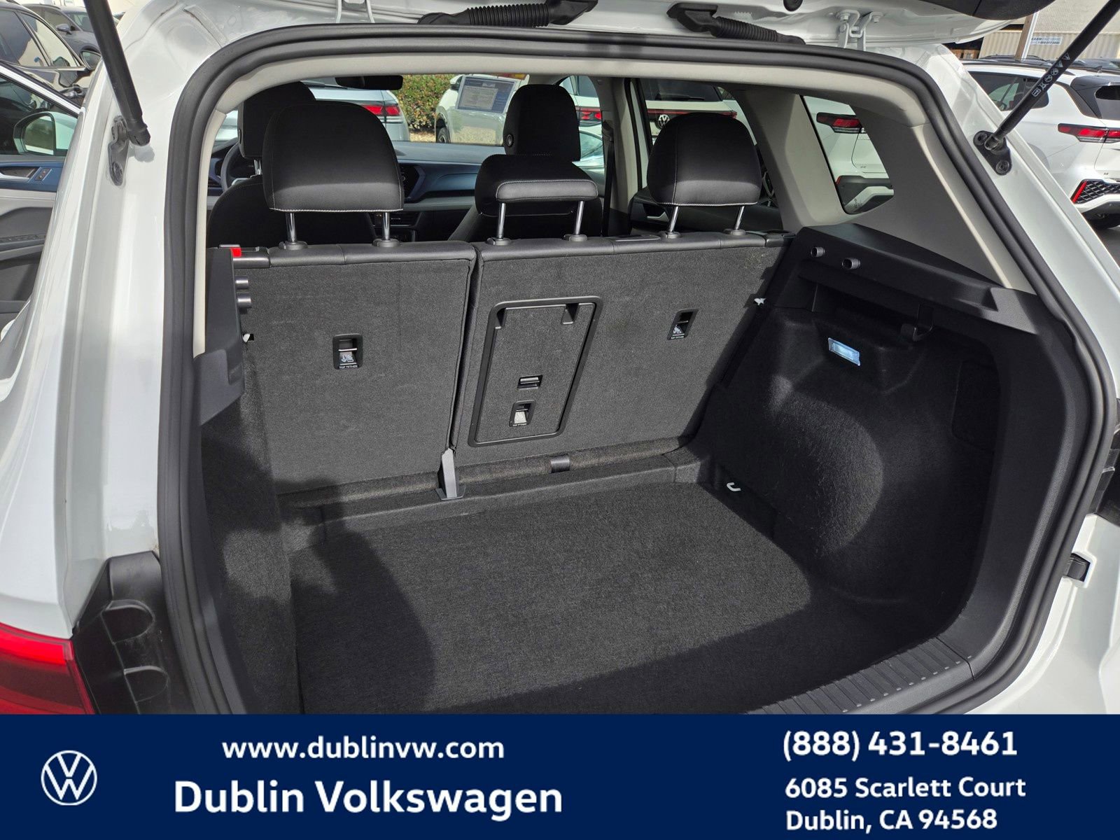 Used 2024 Volkswagen Taos SE image 22