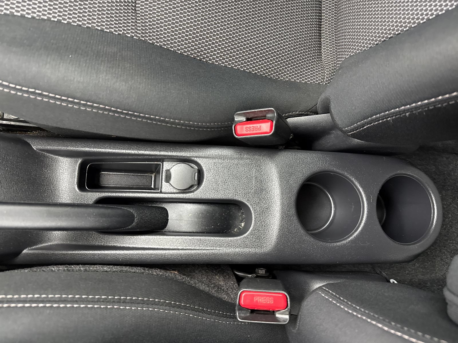Used 2014 Nissan Versa SV FWD image 28