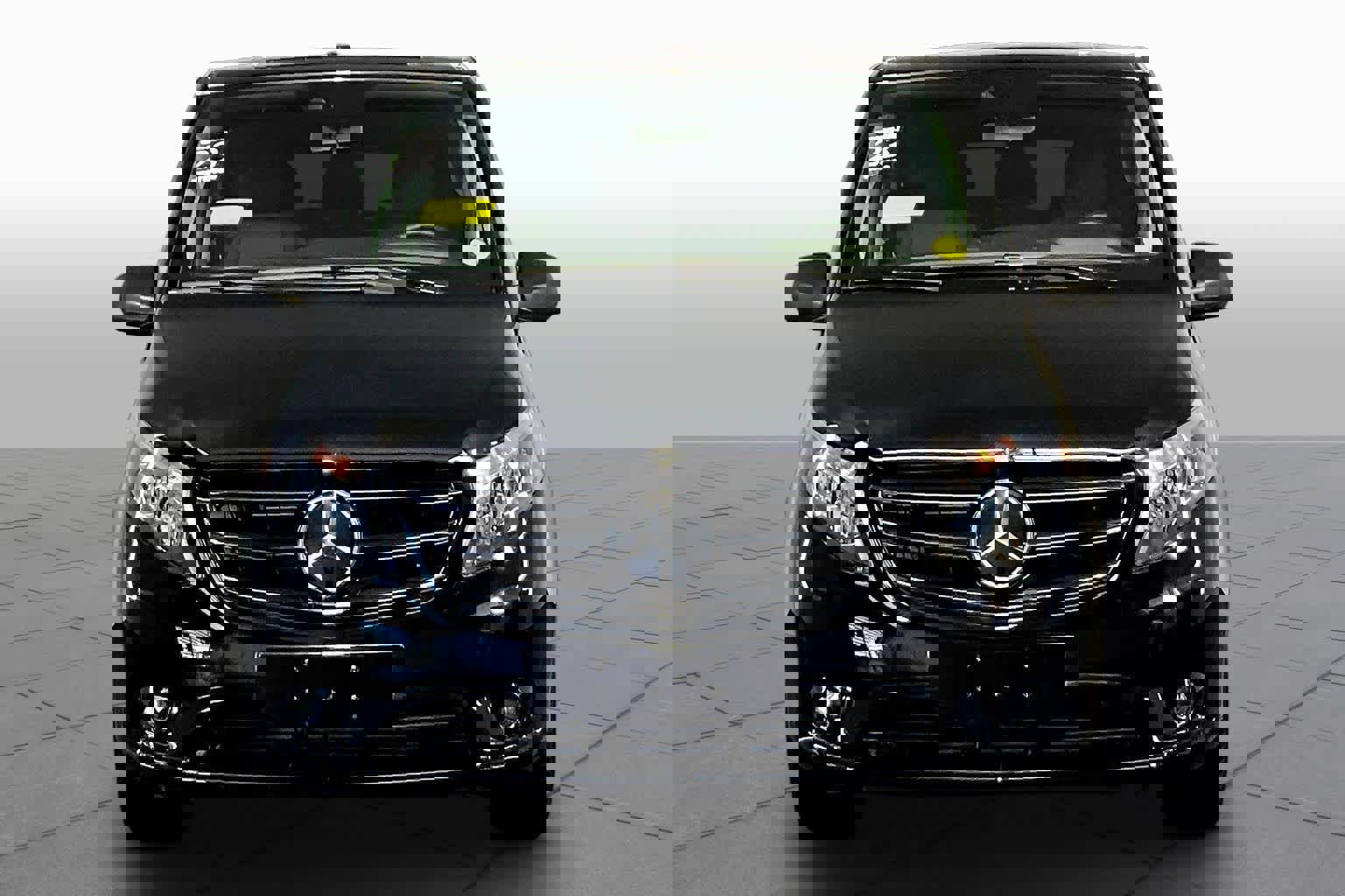 Used 2023 Mercedes-Benz Metris Passenger image 4