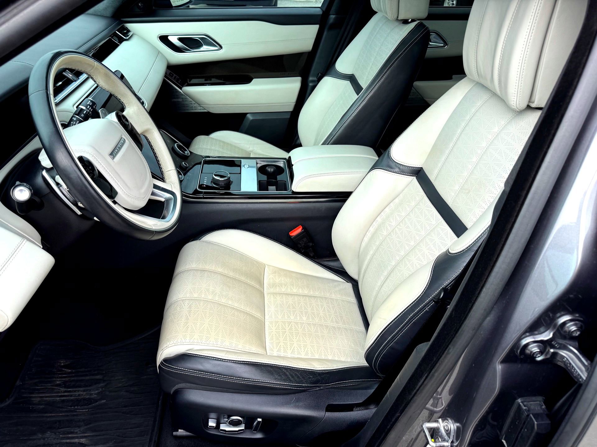 Used 2018 Land Rover Range Rover Velar image 14