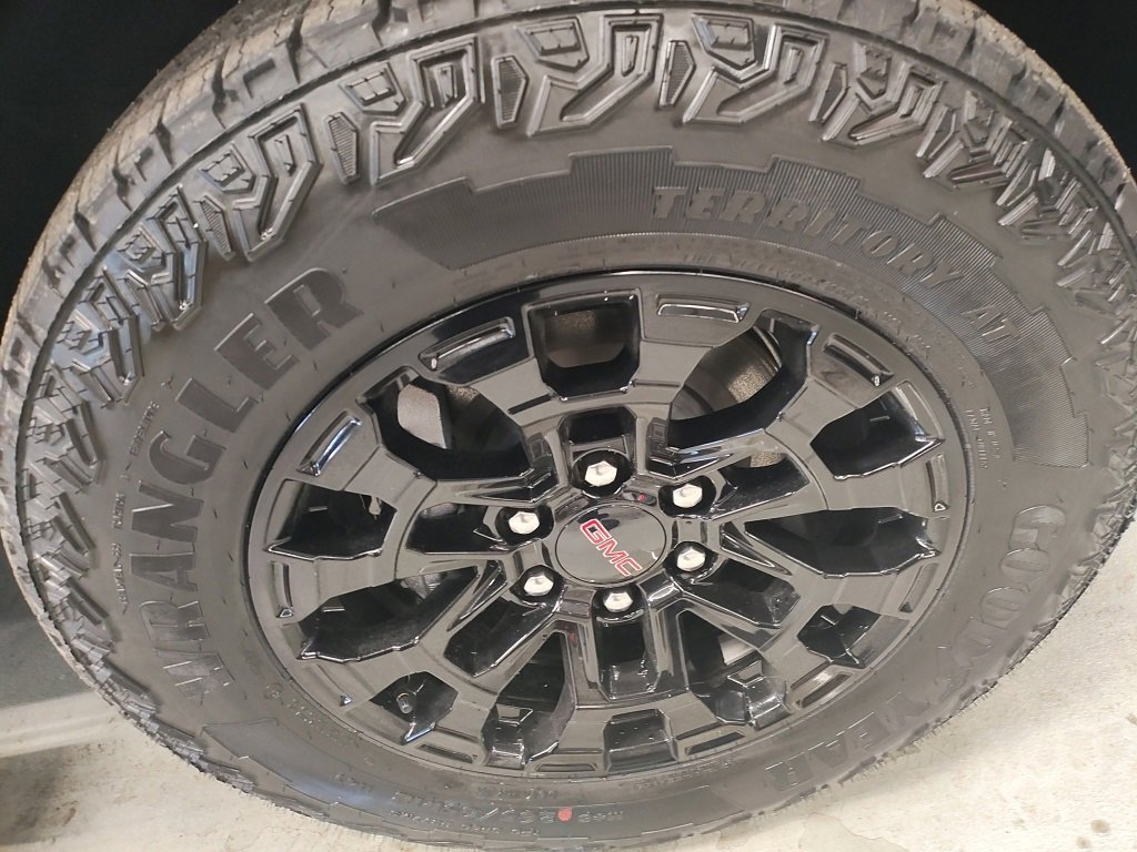 New 2026 GMC Canyon Elevation w/ Convenience Package image 4