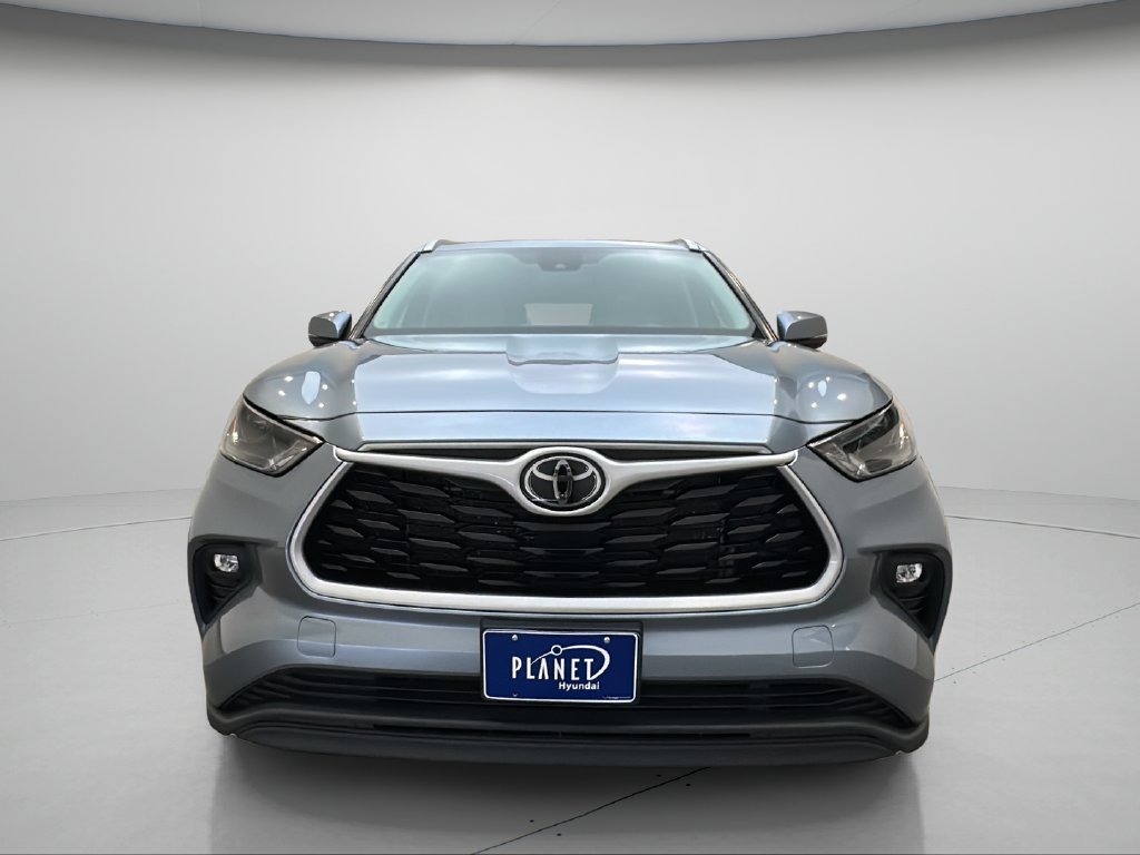 Used 2022 Toyota Highlander XLE AWD/4WD image 5