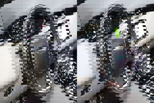 Used 2019 Land Rover Range Rover Velar R-Dynamic SE image 15